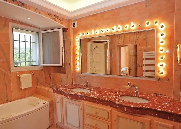 La Croisette Villa *