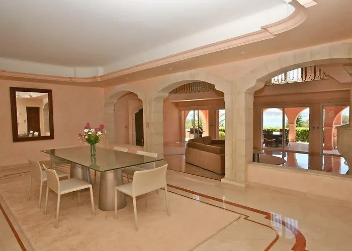 La Croisette Villa *