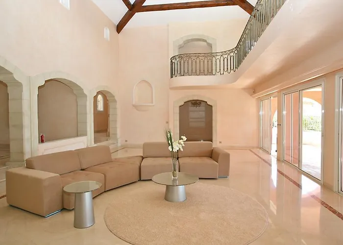 La Croisette Villa *